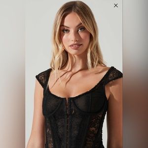 Astr the Label BROOKE LACE CORSET TOP- size small